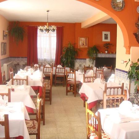 Hostal Madrid Paris Buitrago del Lozoya Kültér fotó