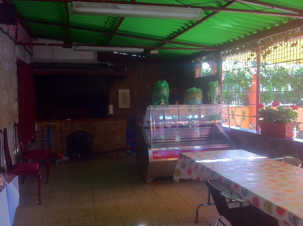Hostal Madrid Paris Buitrago del Lozoya Kültér fotó