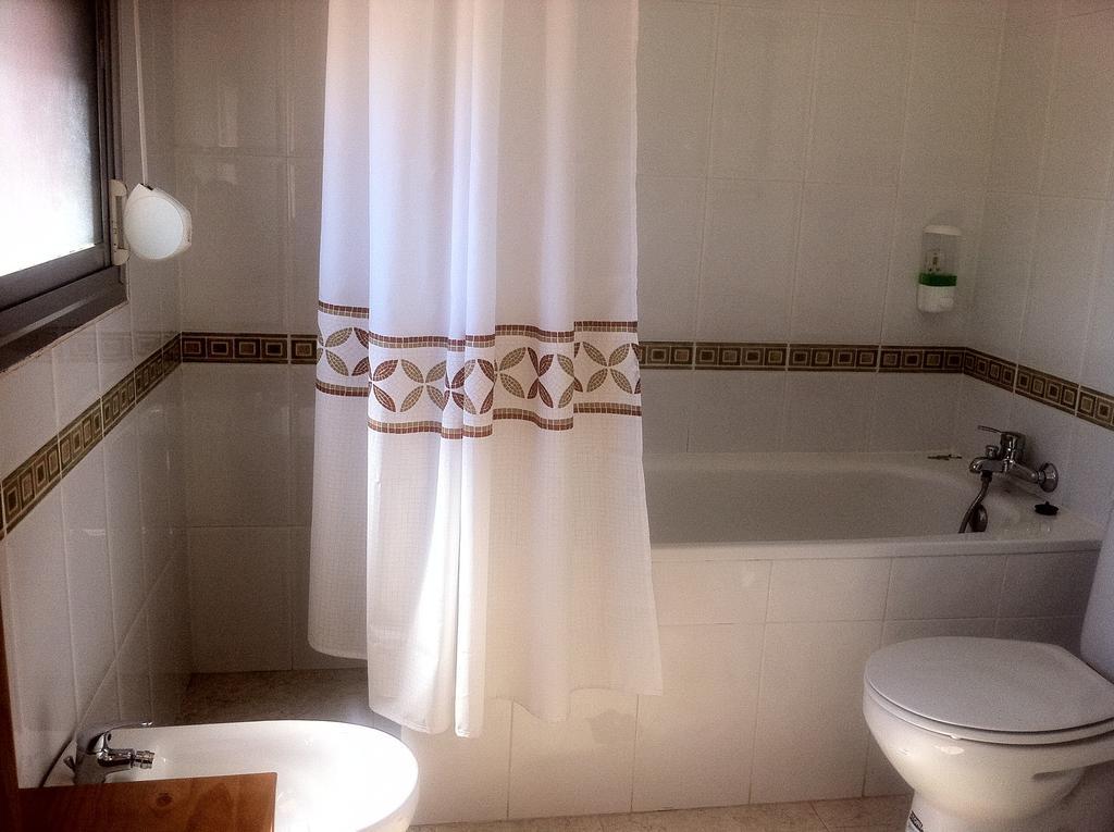Hostal Madrid Paris Buitrago del Lozoya Szoba fotó