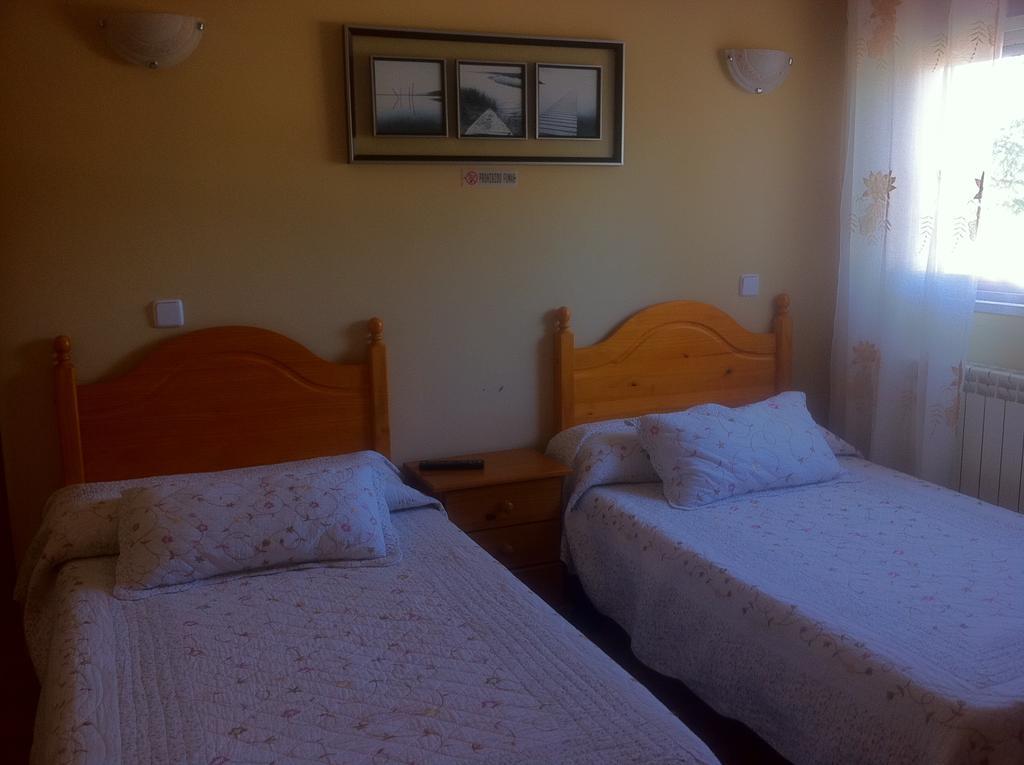 Hostal Madrid Paris Buitrago del Lozoya Szoba fotó
