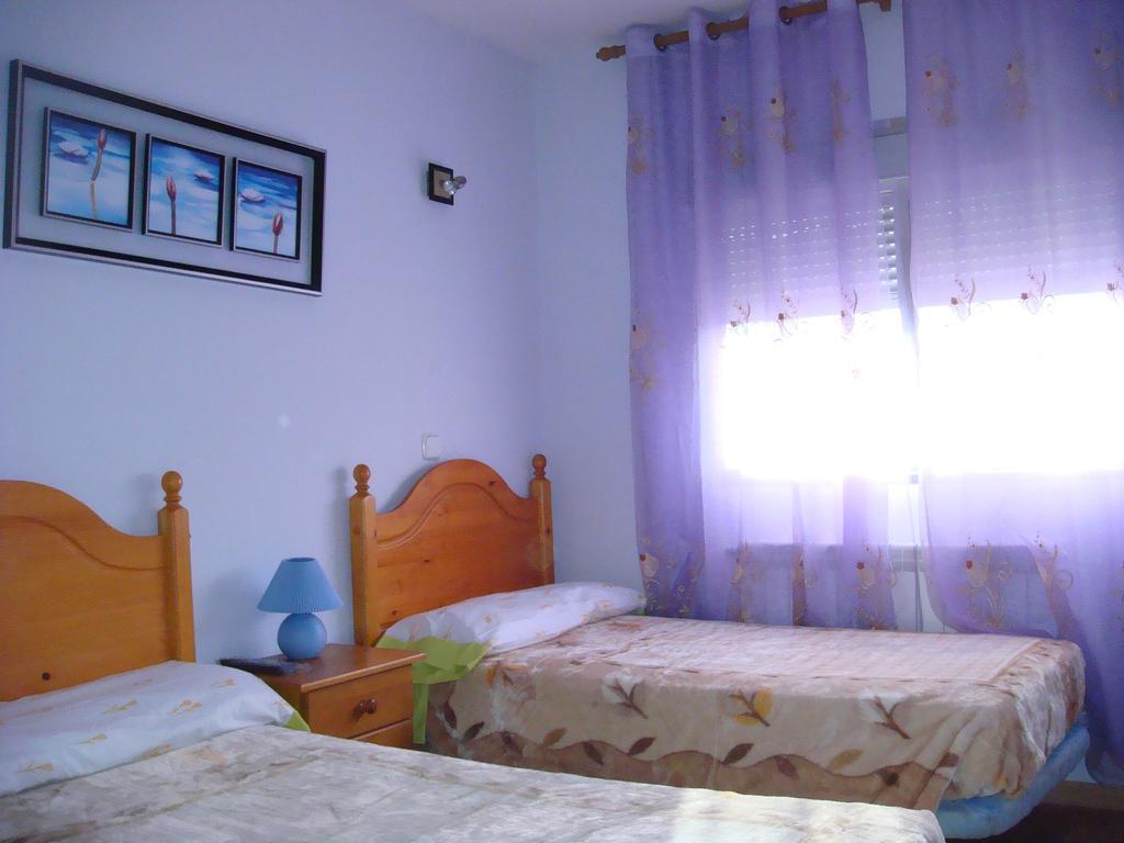 Hostal Madrid Paris Buitrago del Lozoya Szoba fotó